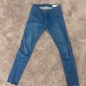 Mid-Rise Skinny Leg Jeans Size: US 26